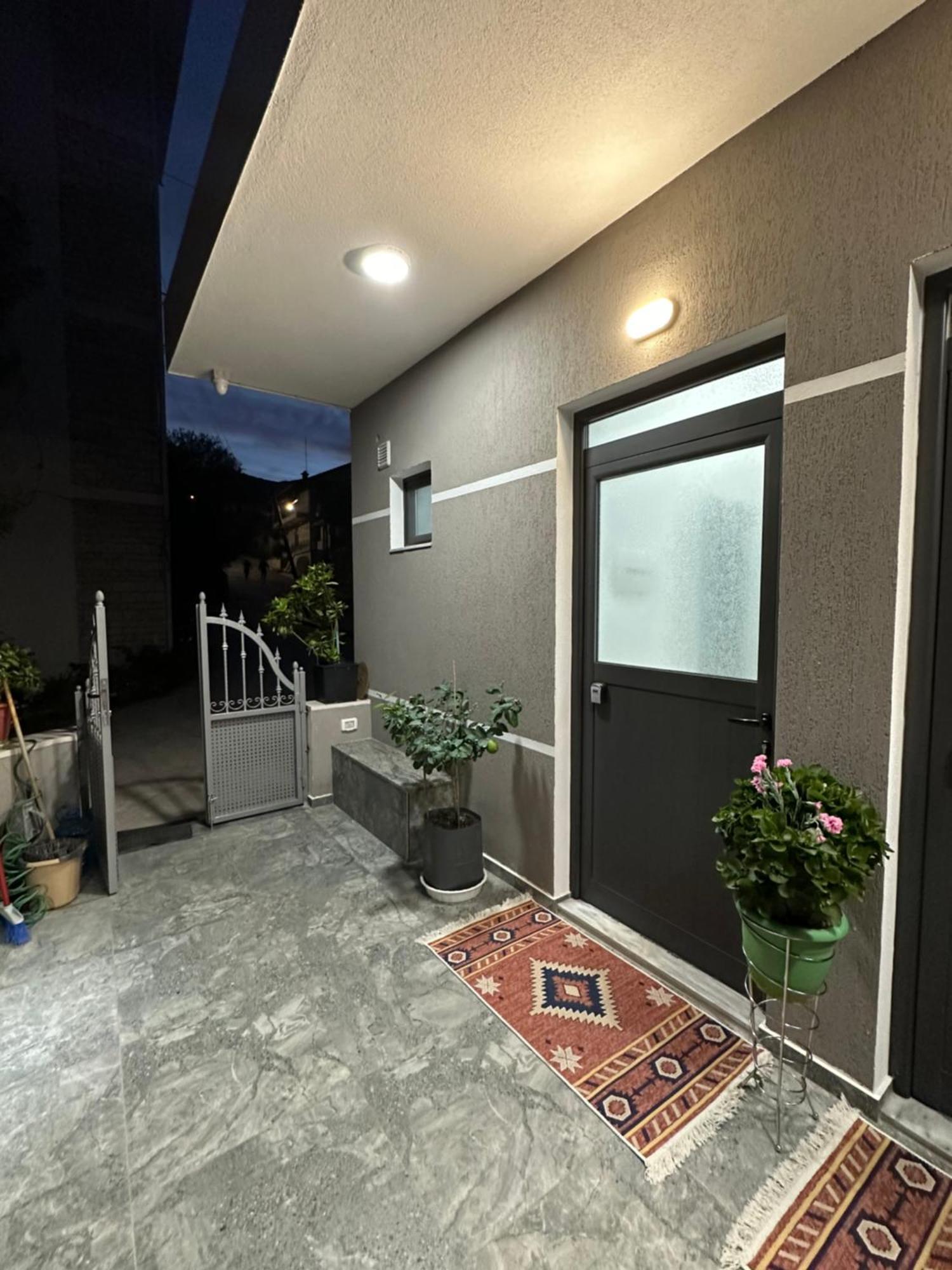 Lola'S Rooms Gjirokaster Luaran gambar