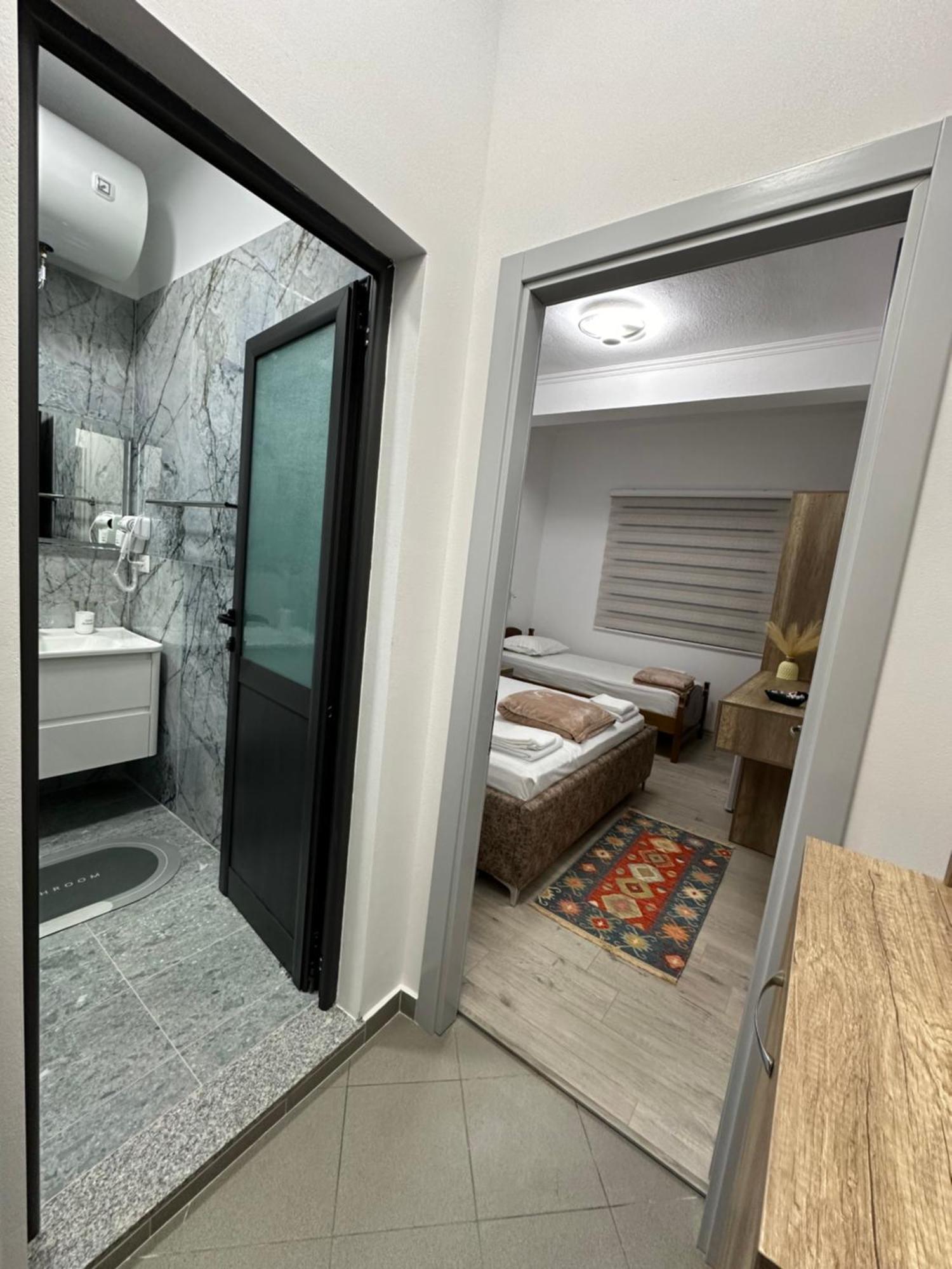 Lola'S Rooms Gjirokaster Luaran gambar