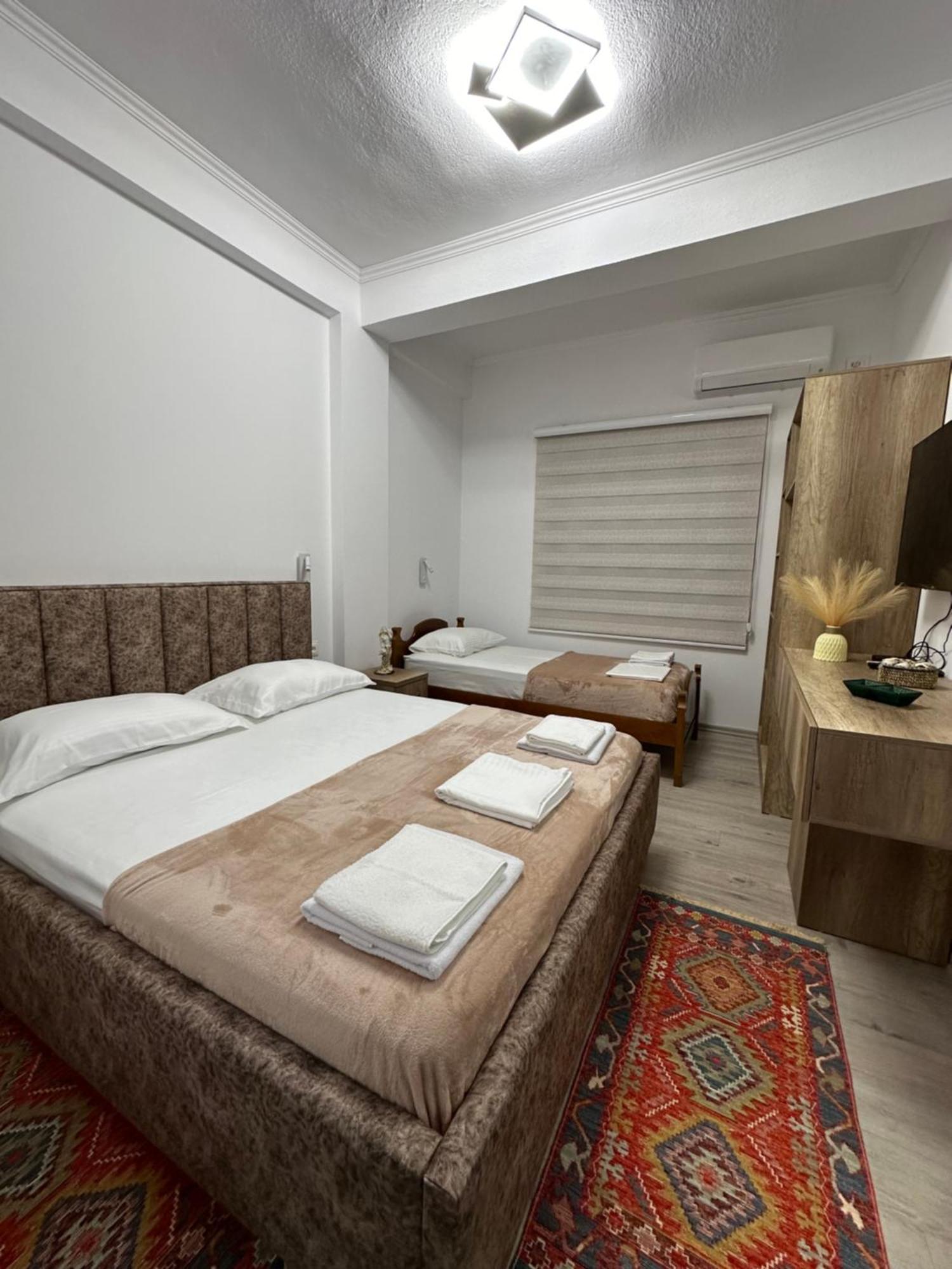Lola'S Rooms Gjirokaster Luaran gambar